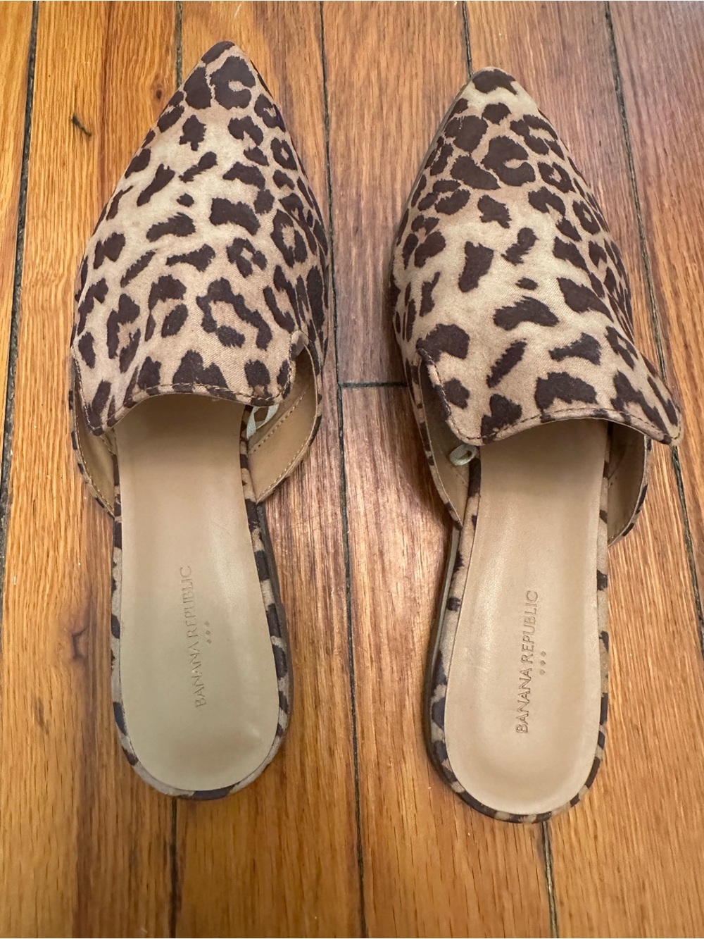 Banana Republic Leopard Print Pointed-Toe Slip-On Flats  Size 8  1034
